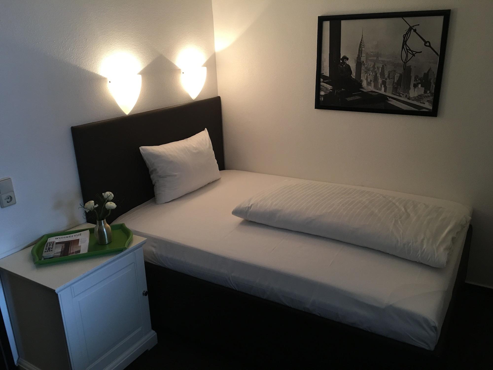 Rugs Hotel Koeln Buitenkant foto