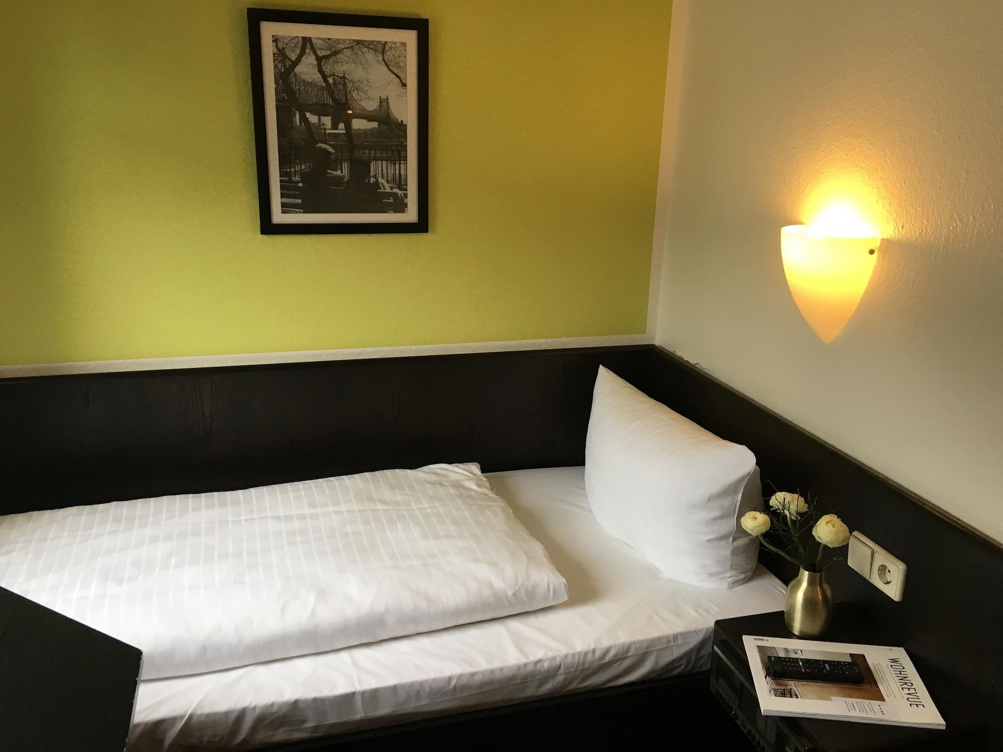 Rugs Hotel Koeln Buitenkant foto