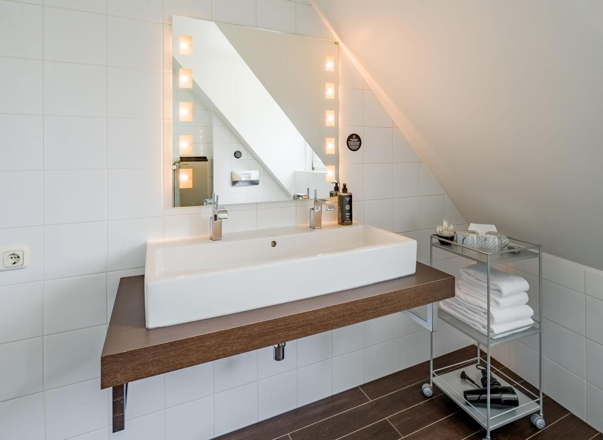 Rugs Hotel Koeln Buitenkant foto